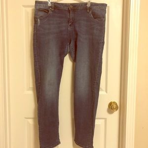 Kut From the Kloth Distressed Skinnies!